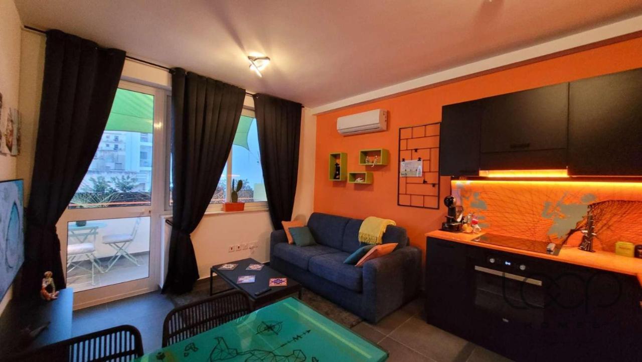 Modern - 50 M From Sea - Free Wi-Fi - Super Cool - Terrace - Fully Air-Conditioned Сент-Полс-Бей Екстер'єр фото
