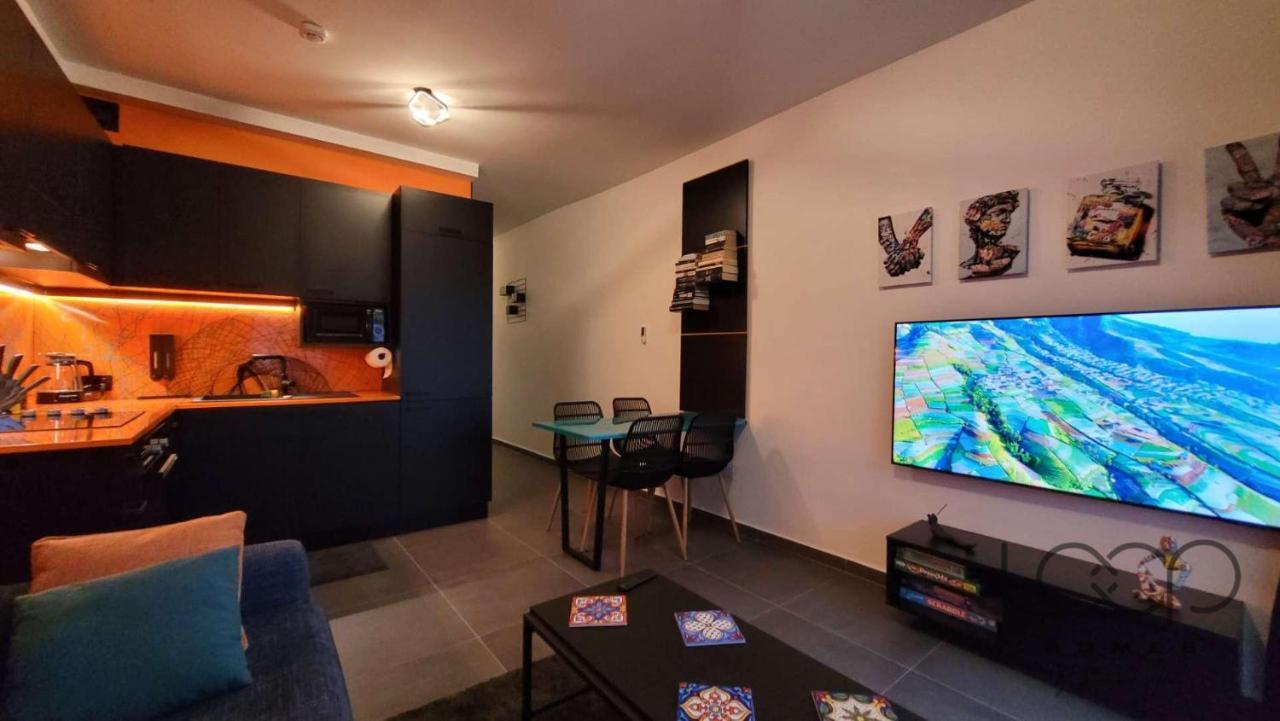 Modern - 50 M From Sea - Free Wi-Fi - Super Cool - Terrace - Fully Air-Conditioned Сент-Полс-Бей Екстер'єр фото