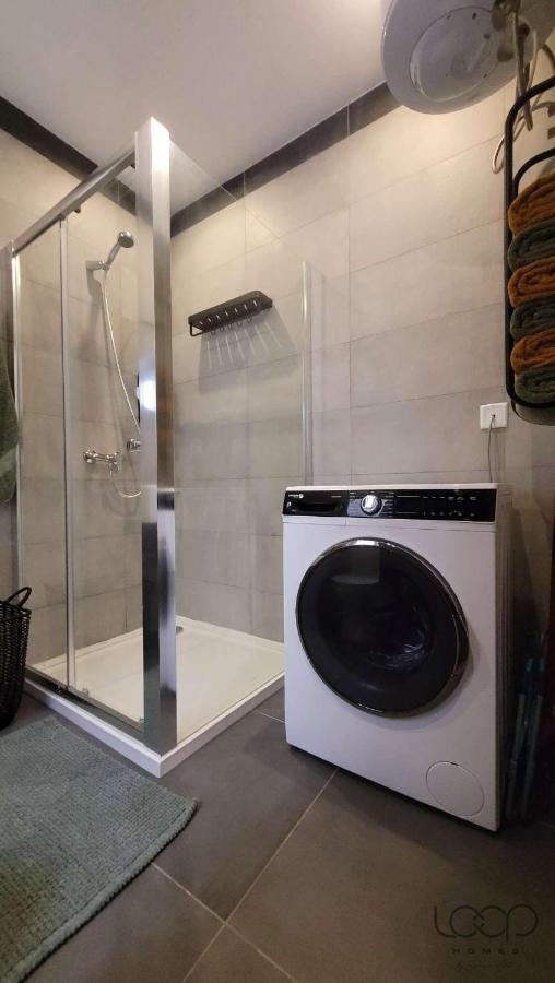 Modern - 50 M From Sea - Free Wi-Fi - Super Cool - Terrace - Fully Air-Conditioned Сент-Полс-Бей Екстер'єр фото