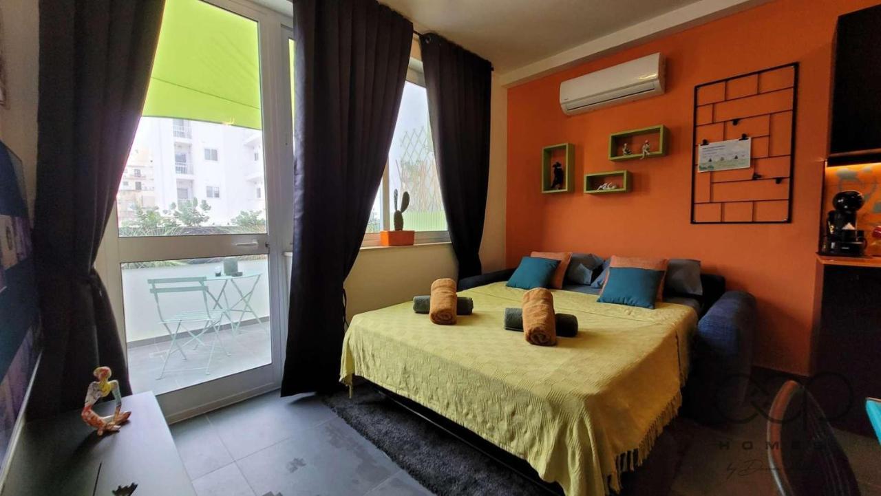 Modern - 50 M From Sea - Free Wi-Fi - Super Cool - Terrace - Fully Air-Conditioned Сент-Полс-Бей Екстер'єр фото