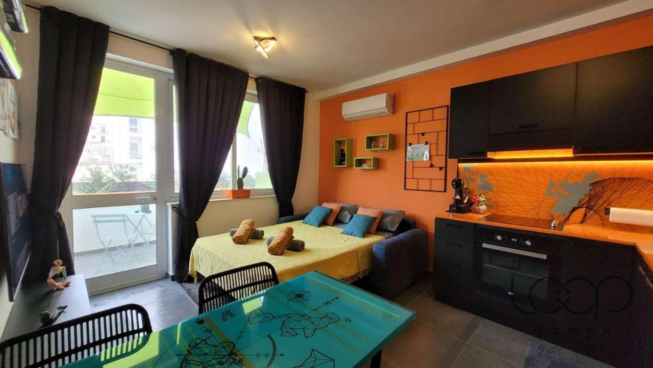 Modern - 50 M From Sea - Free Wi-Fi - Super Cool - Terrace - Fully Air-Conditioned Сент-Полс-Бей Екстер'єр фото