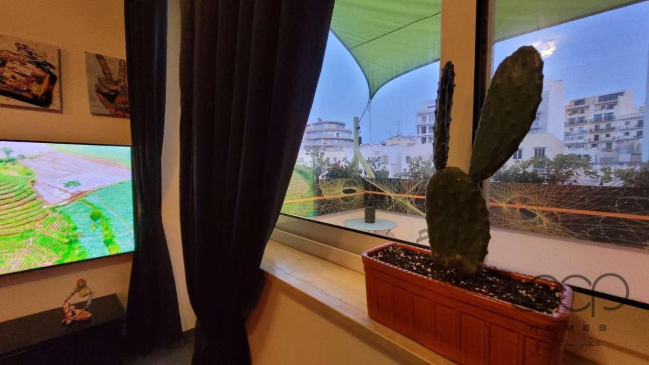 Modern - 50 M From Sea - Free Wi-Fi - Super Cool - Terrace - Fully Air-Conditioned Сент-Полс-Бей Екстер'єр фото